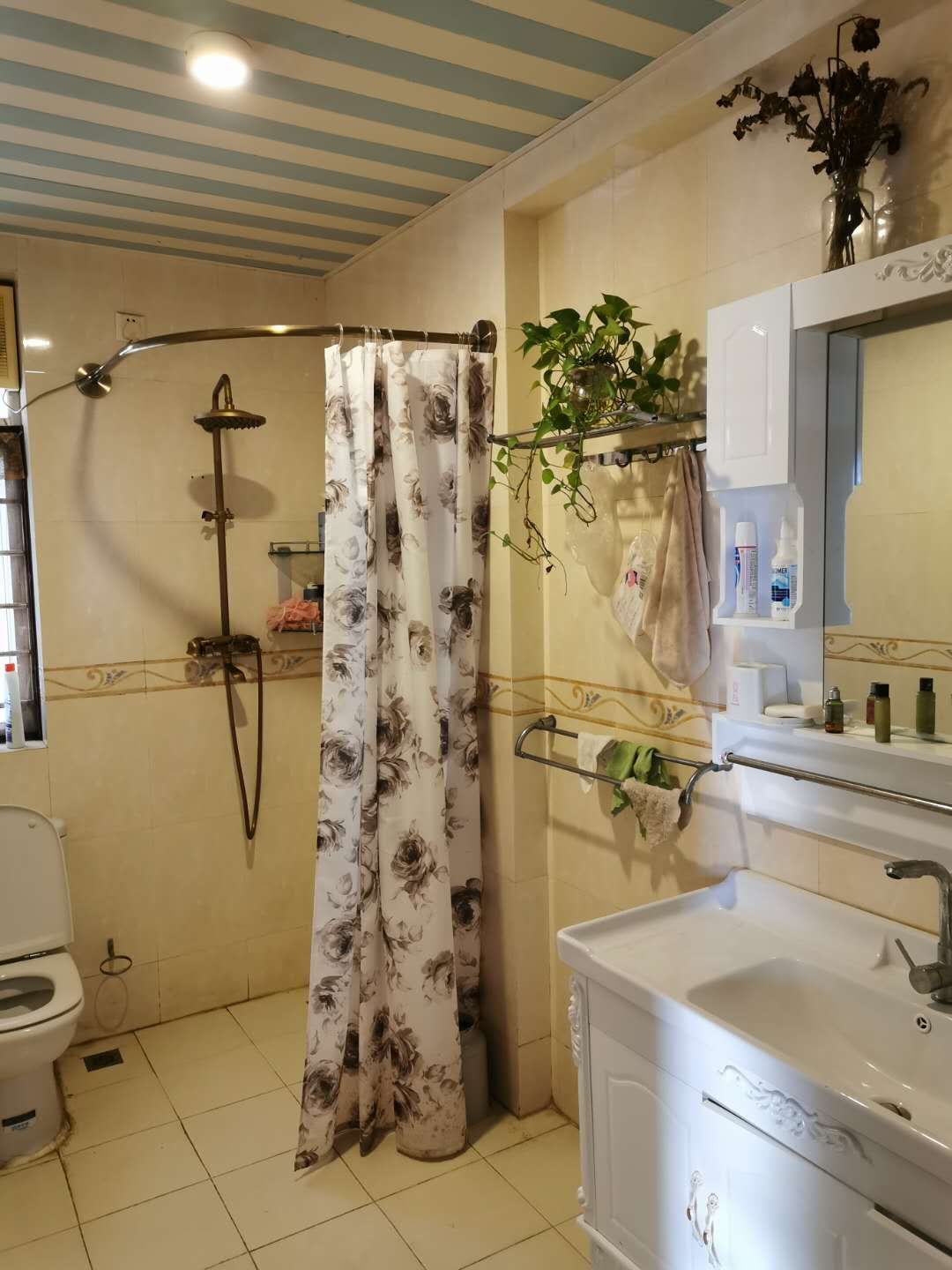 假日湾华庭 随时看房·