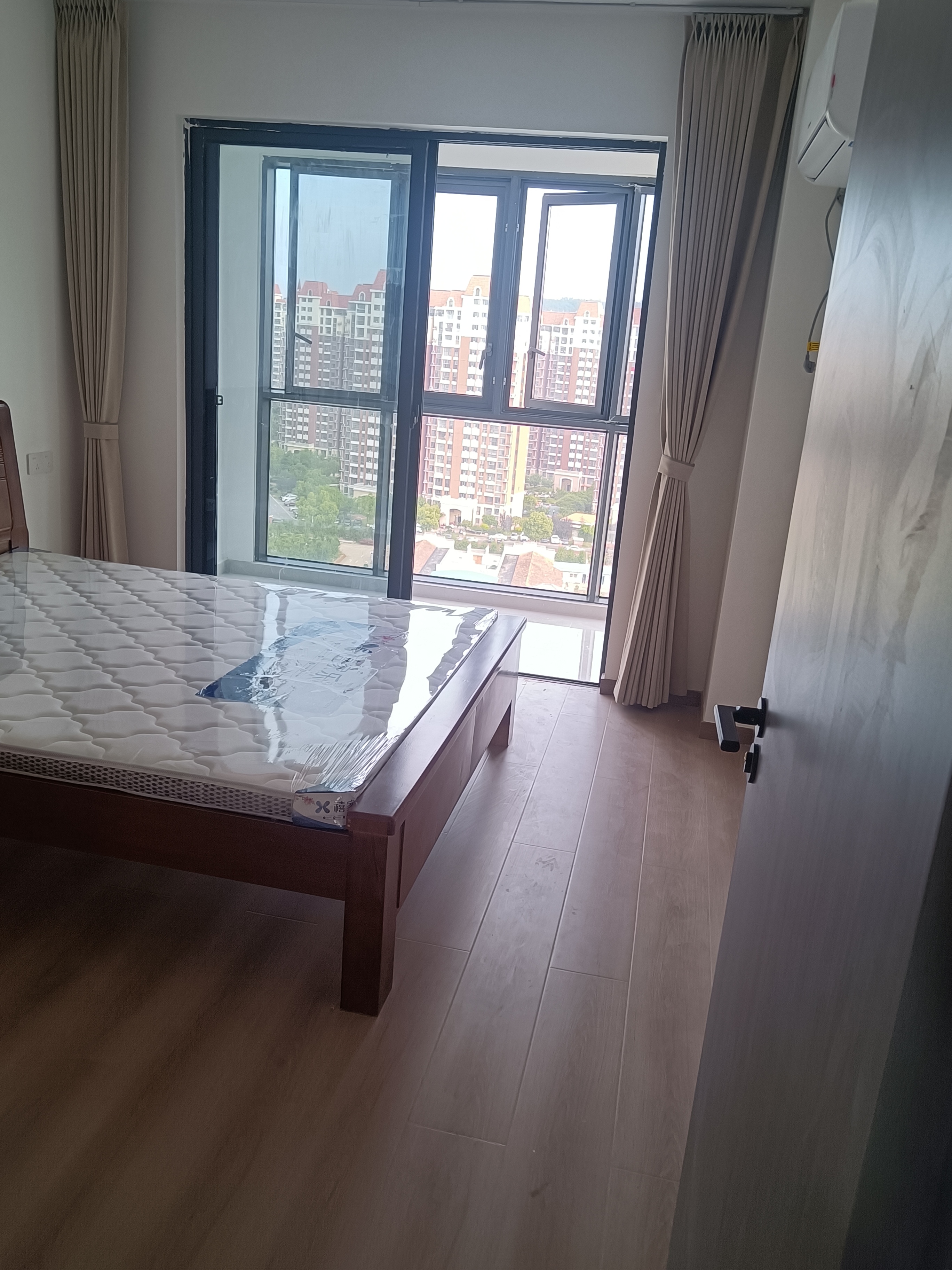 纺织大学阳光校区旁 随时看房·