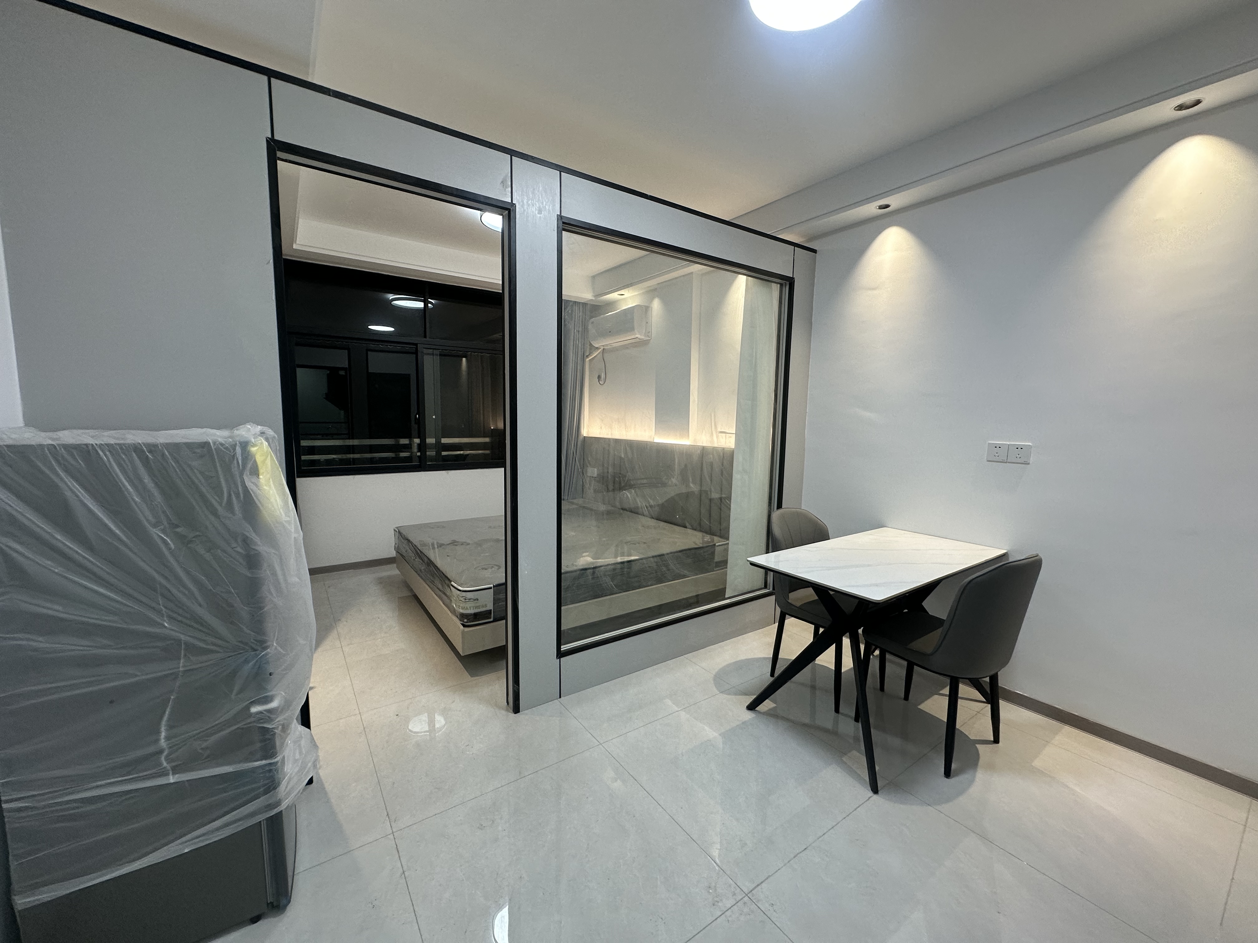 荷花小区 随时看房·