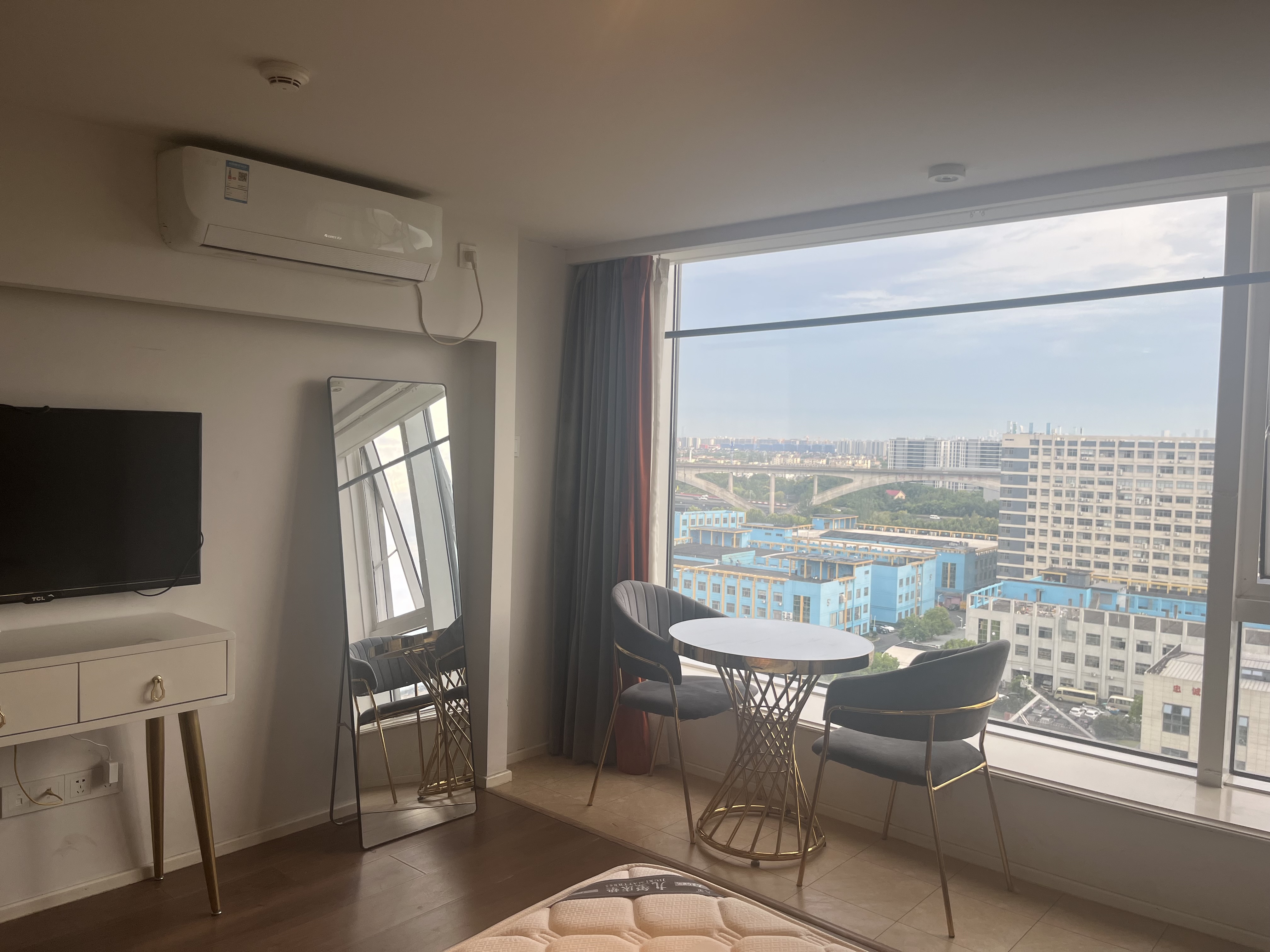 同协金座 1居室 1900元/月