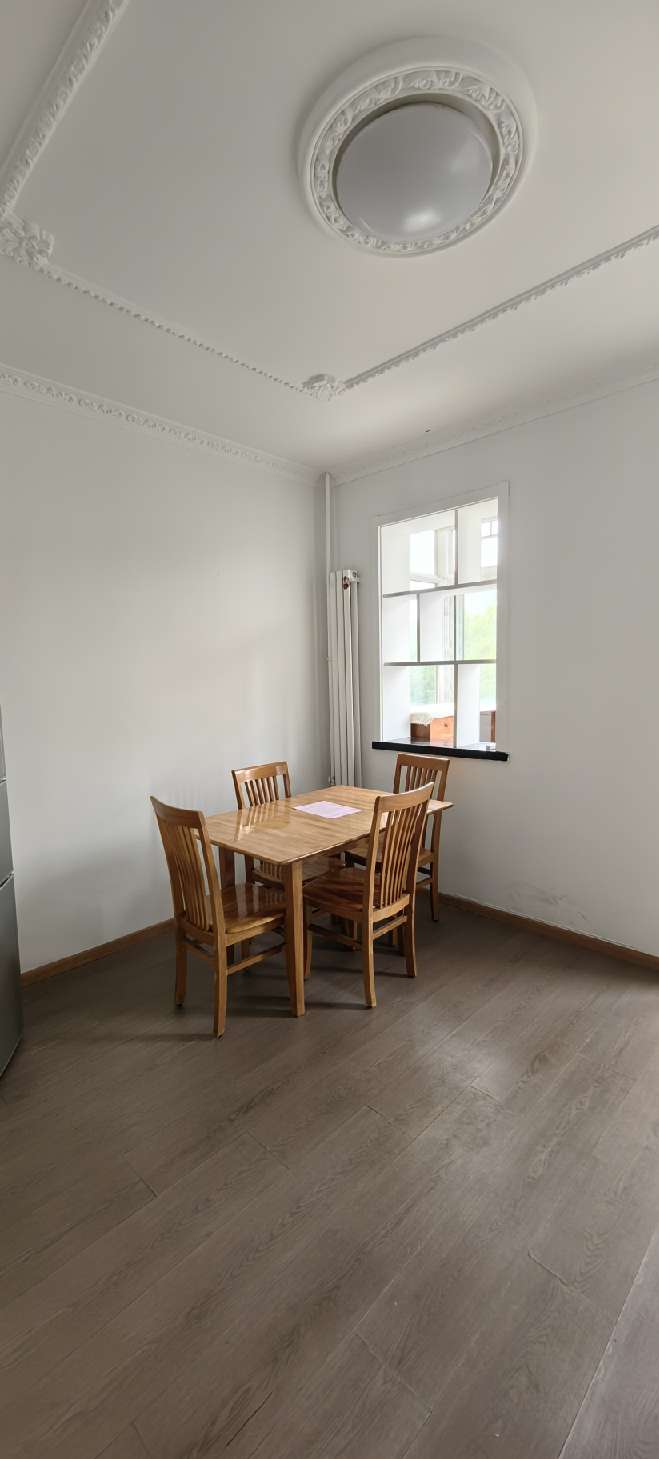 新源街 2居室 6200元/月