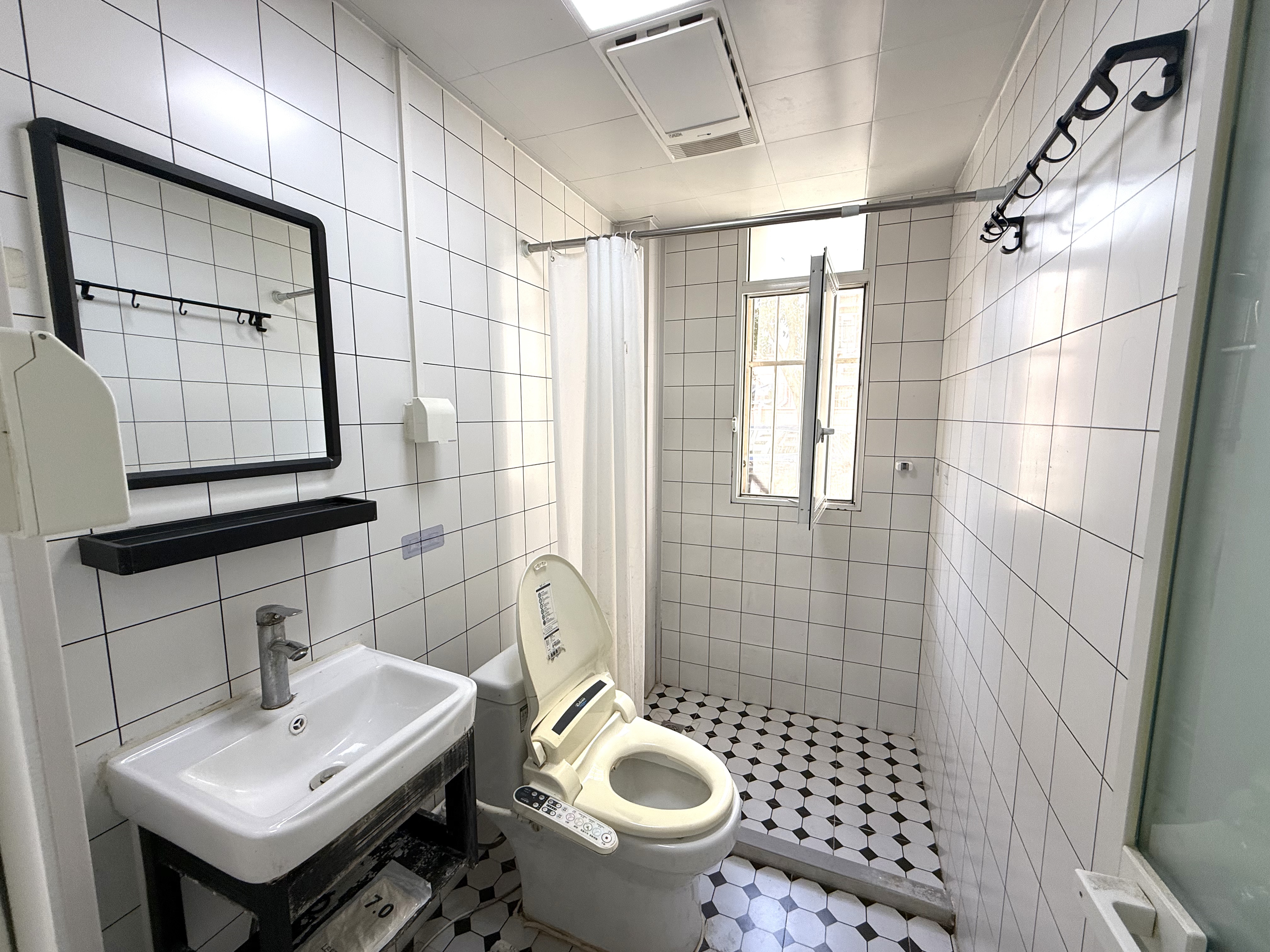 龙华机场新村 随时看房·