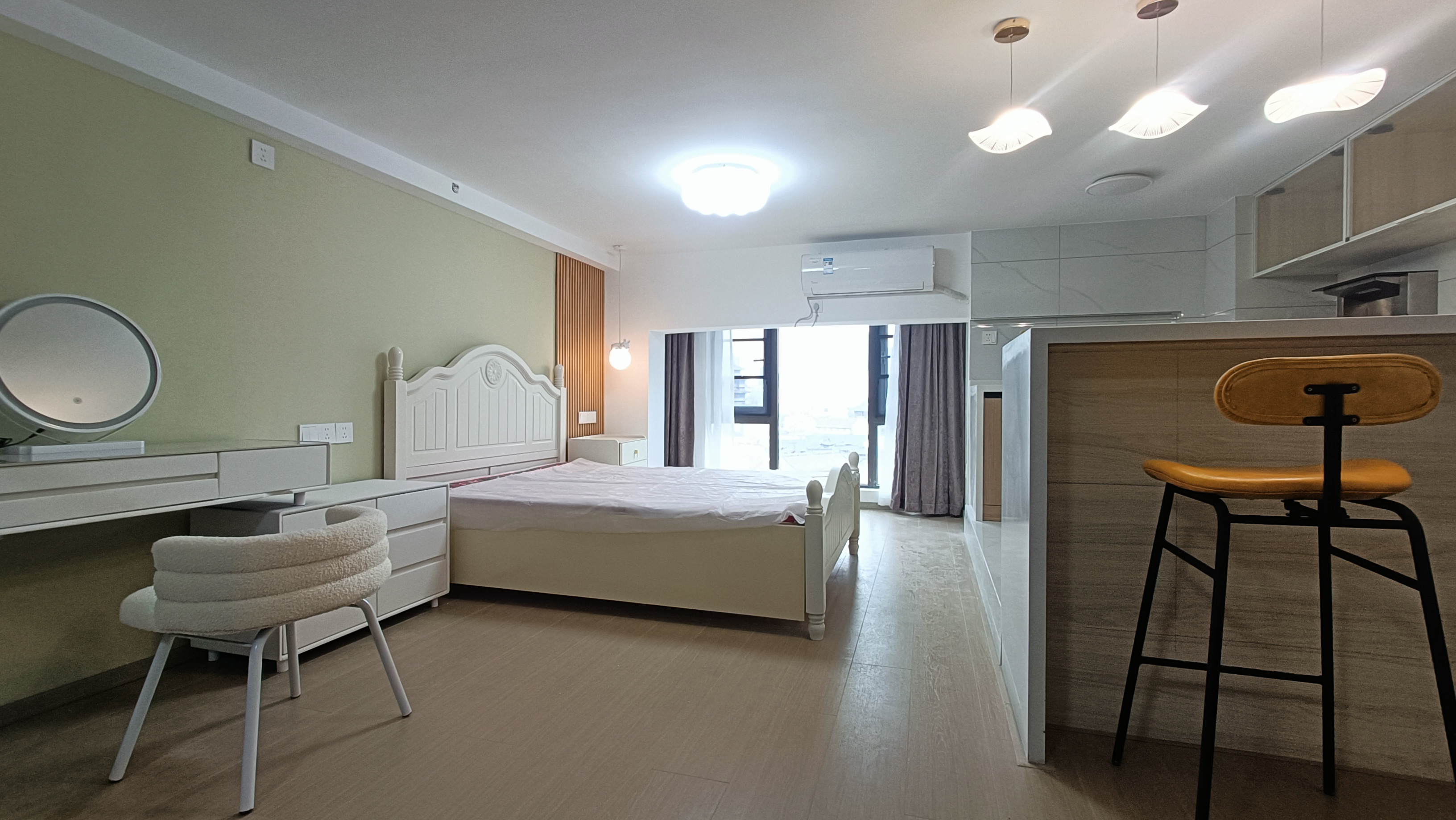 远洋国际中心A4坐 1居室 1700元/月