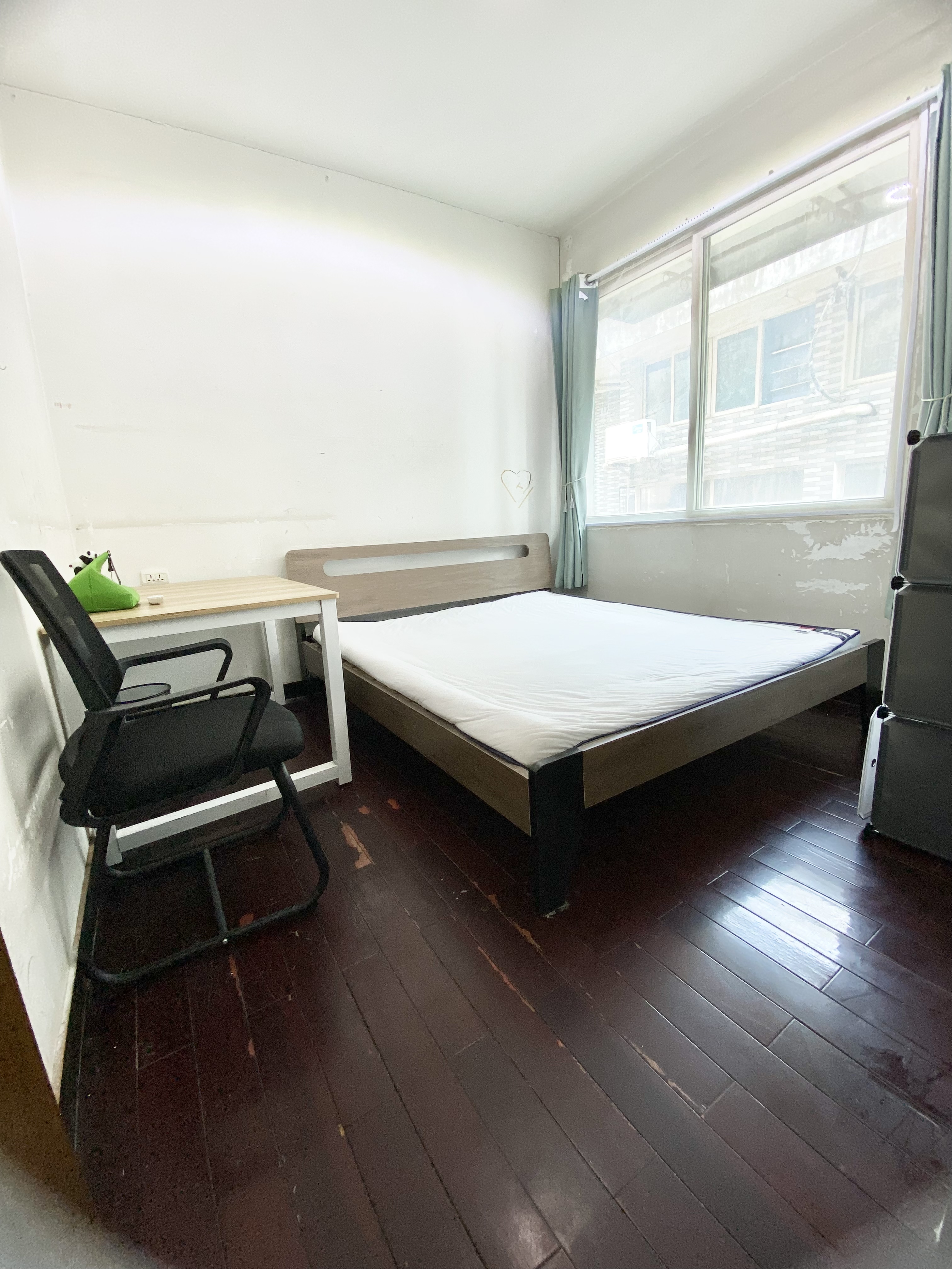 江汉路旁 3居室 780元/月