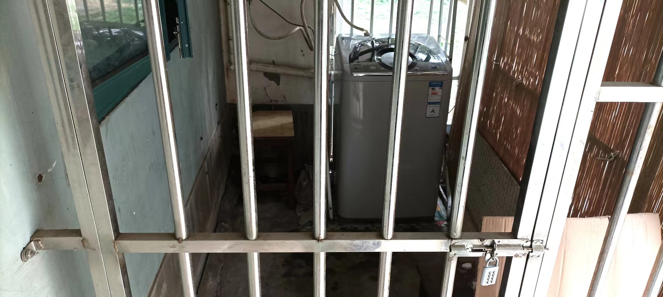 荣都东区车库 随时看房·
