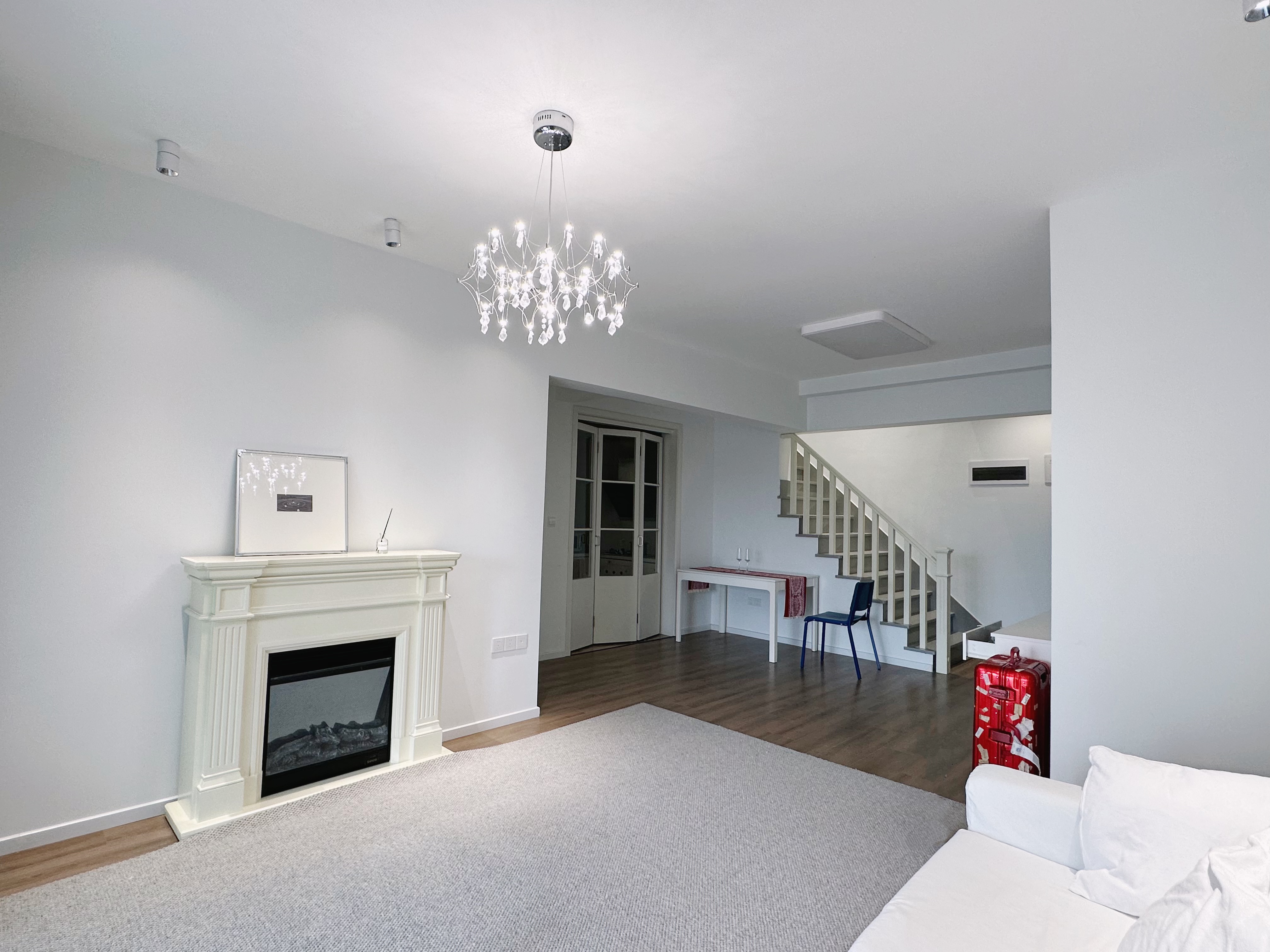 盛唐叠彩山二期 4居室 3699元/月