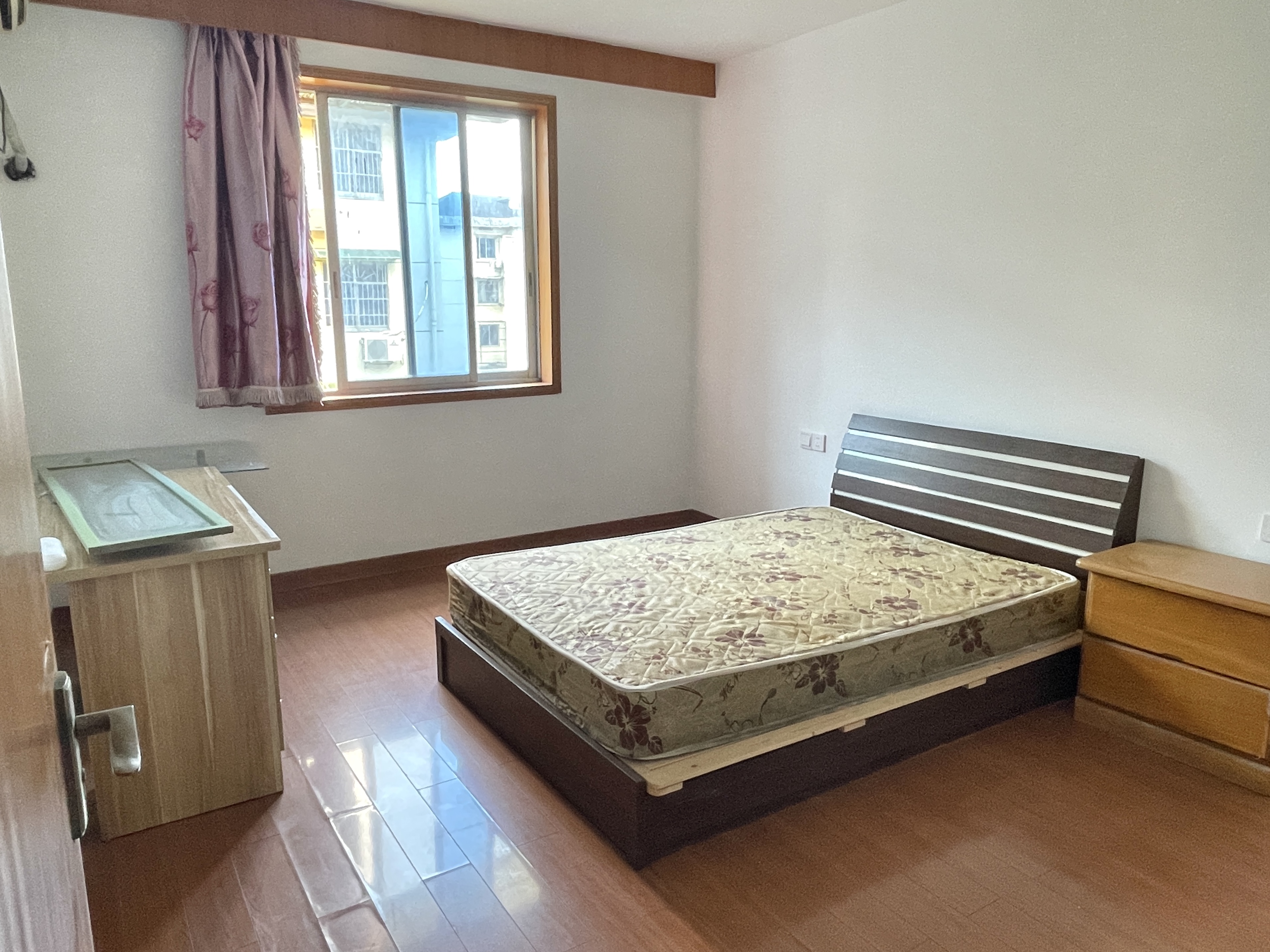 西湖区西苑小区 3居室 4300元/月