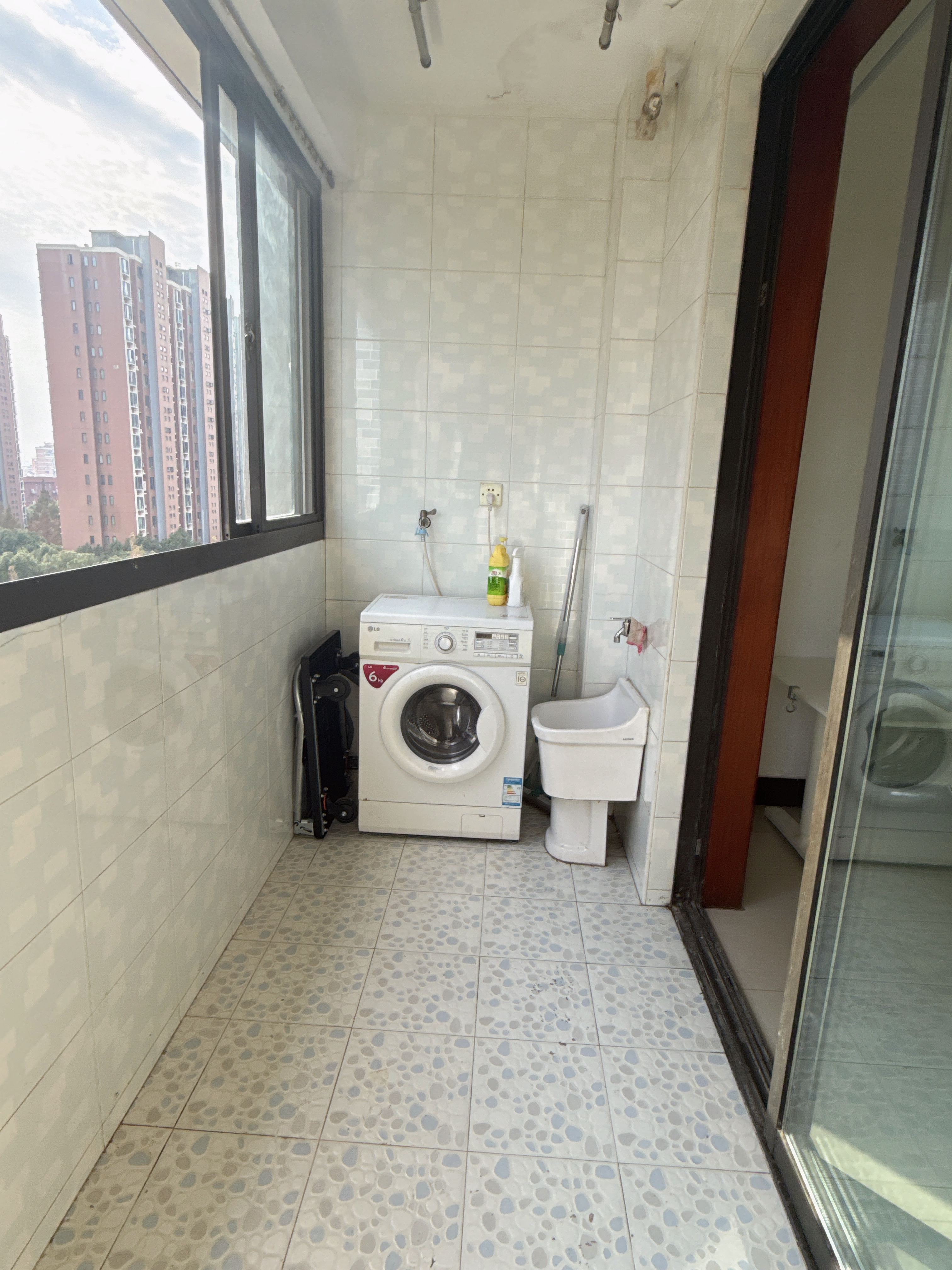 地杰国际三期 随时看房·