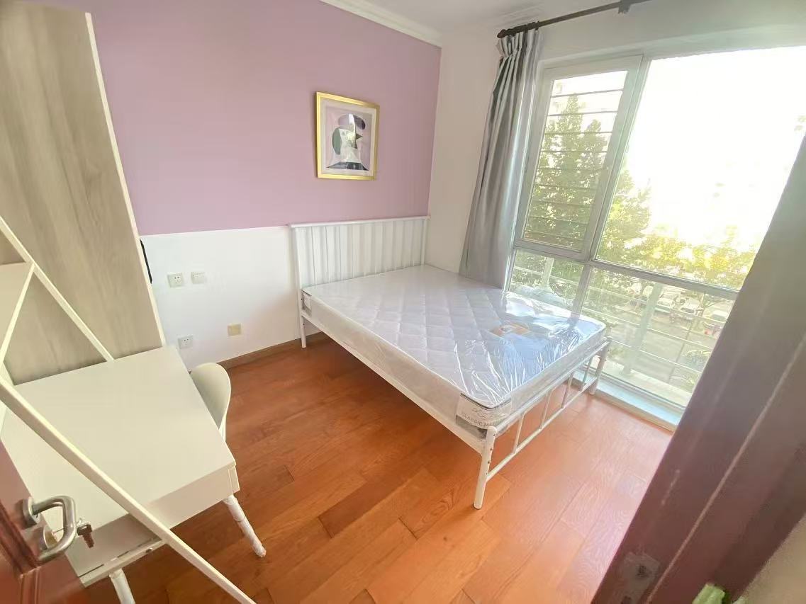 新龙城 4居室 1900元/月