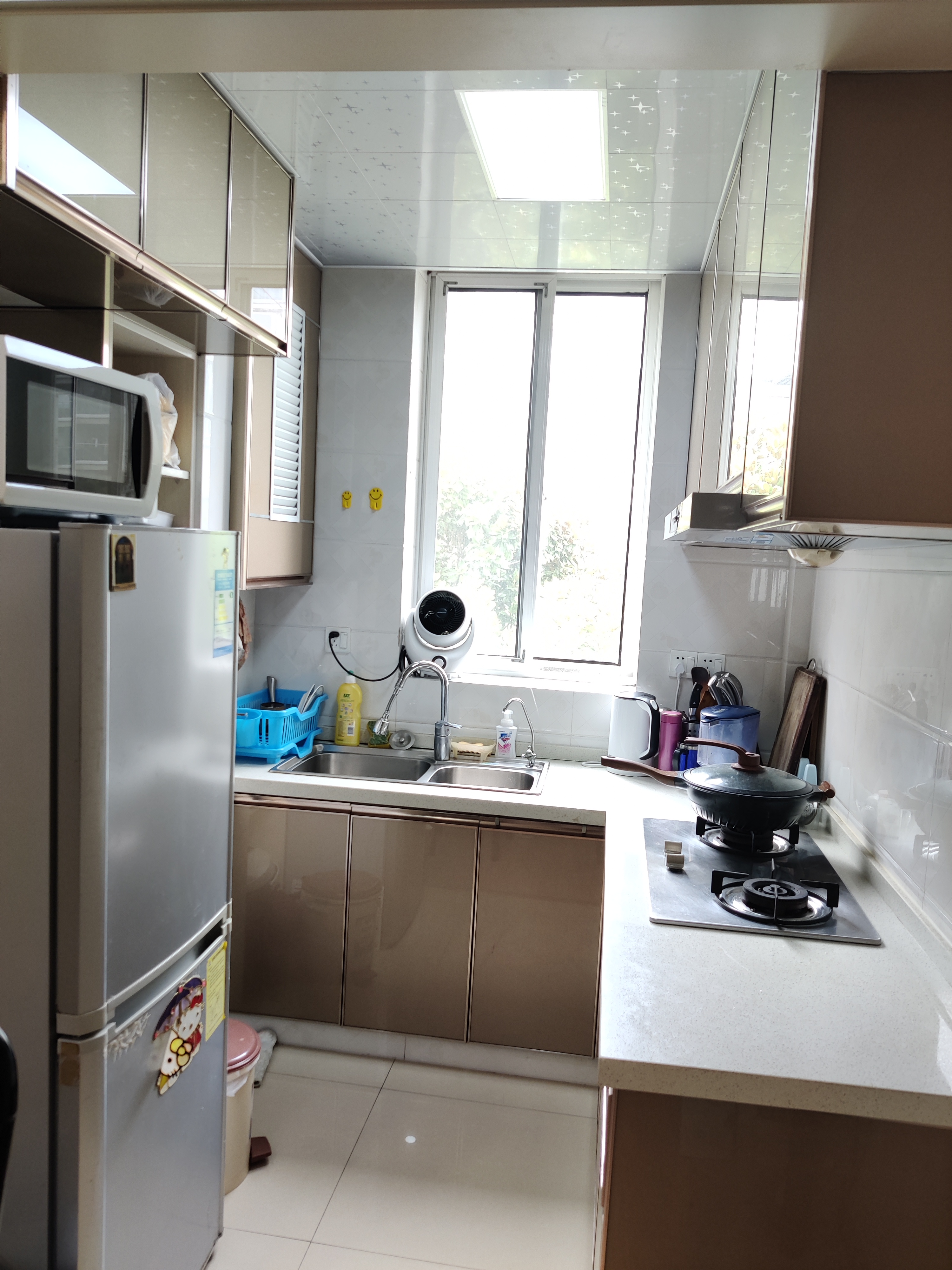 近漕宝路地铁站 康健路43弄小区 随时看房·