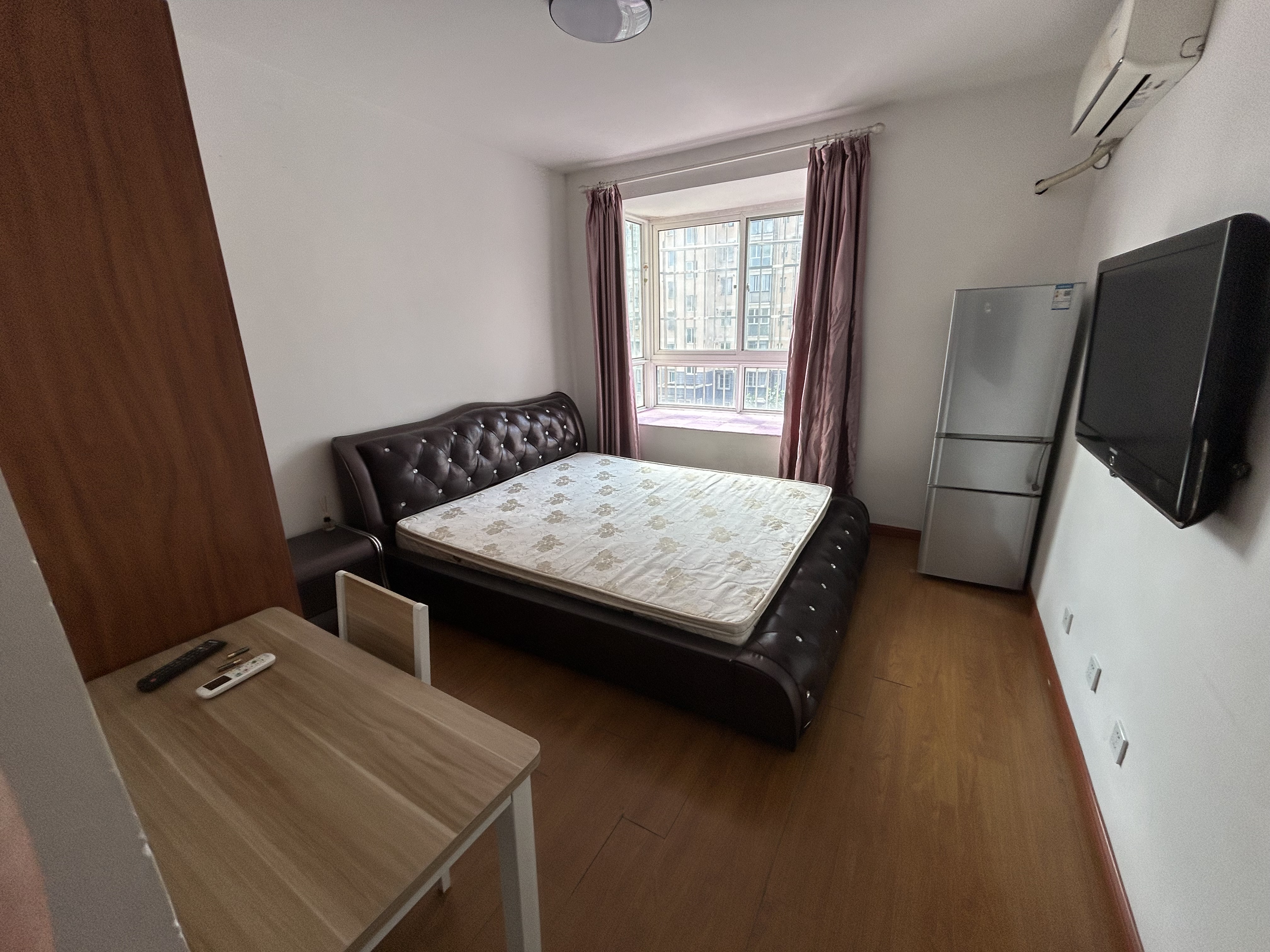 爱博三村 1居室 2300元/月