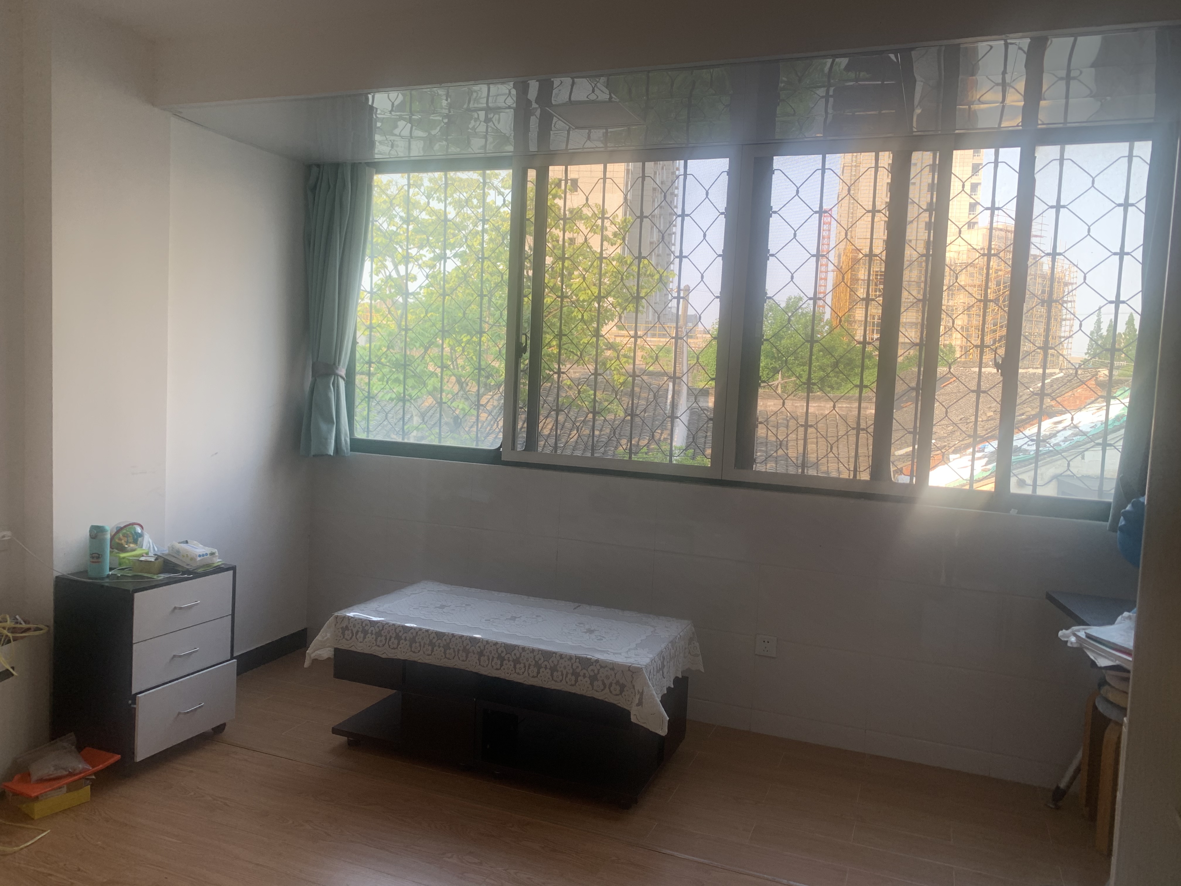 小上海休闲广场 2居室 2300元/月