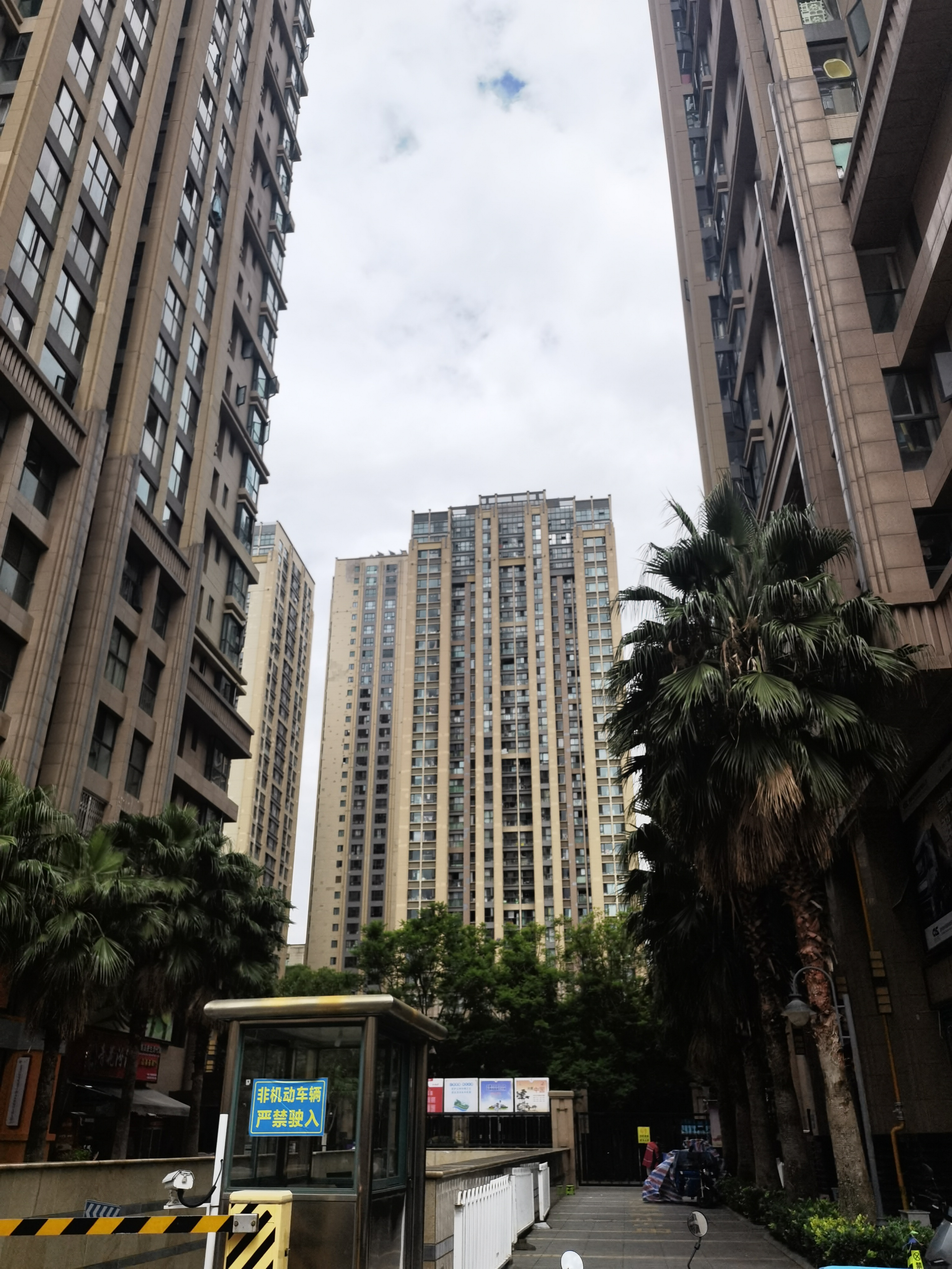 昆明广场中央B区 随时看房·