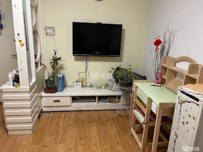 经一纬六小区 1居室 1600元/月