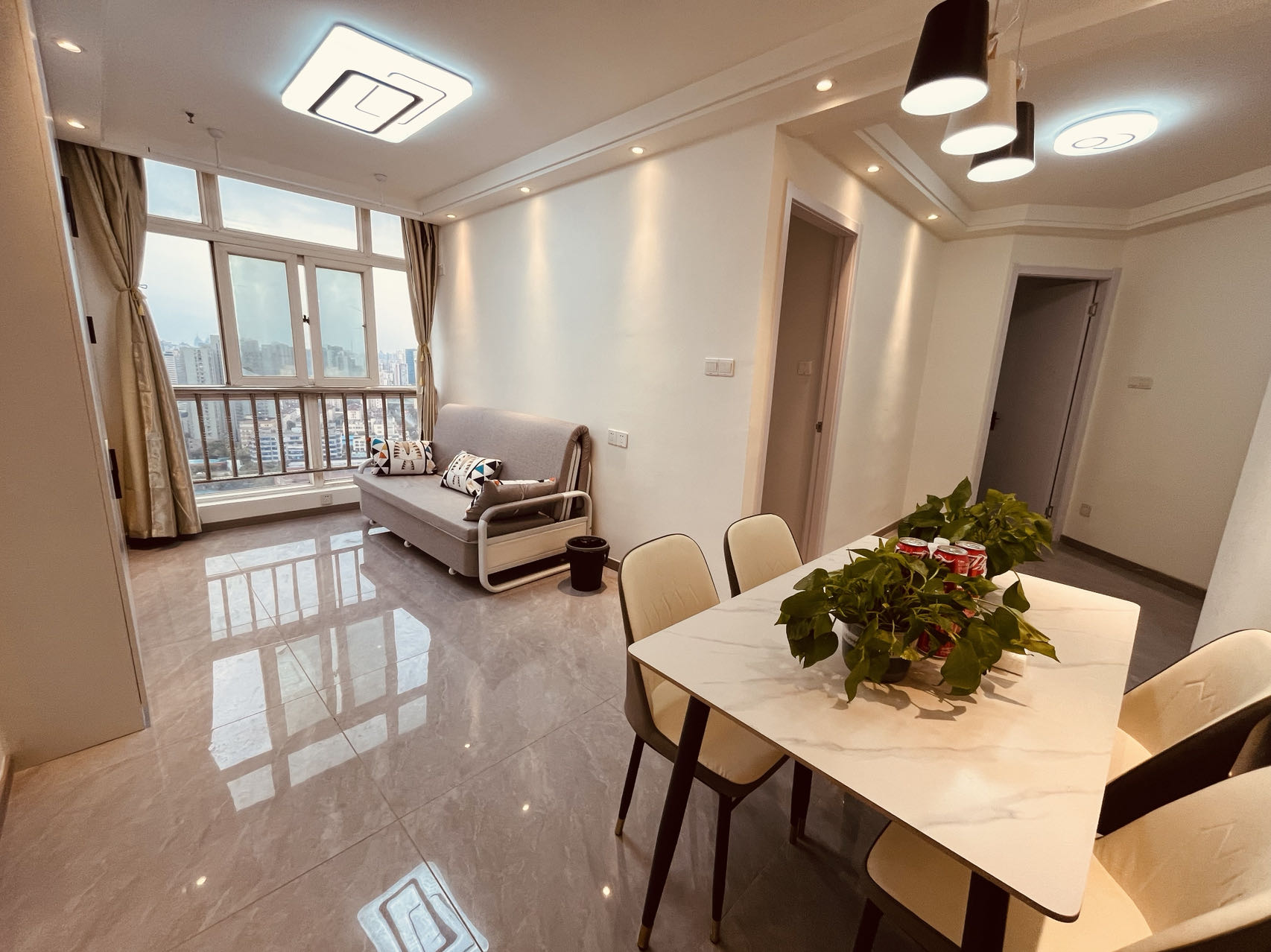 兴亚广场 2居室 8000元/月