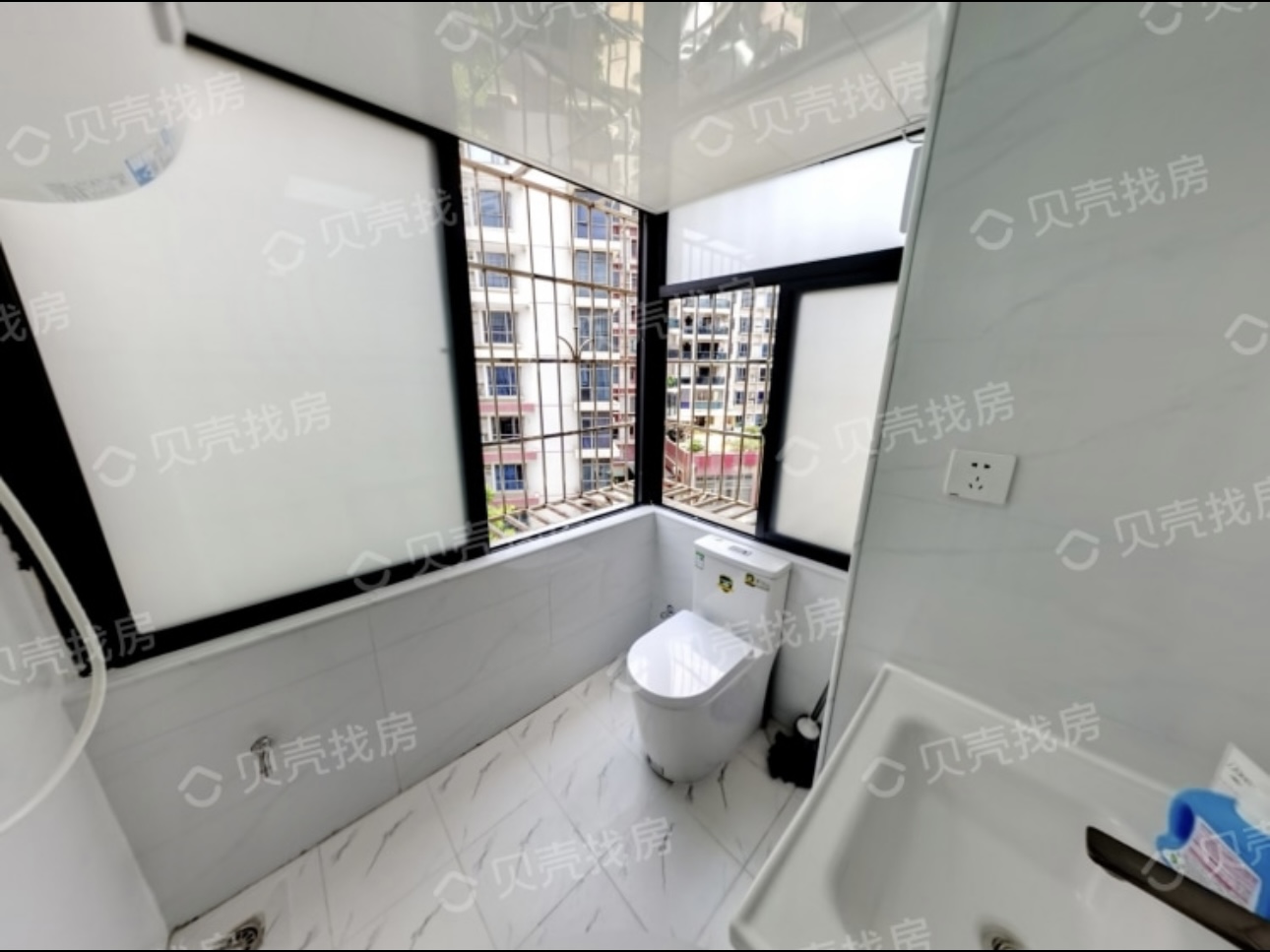 江畔小区 随时看房·