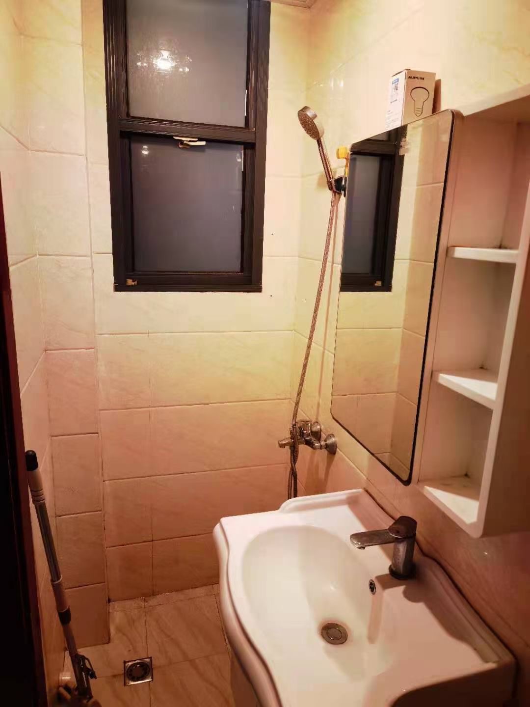 东都小区 随时看房·