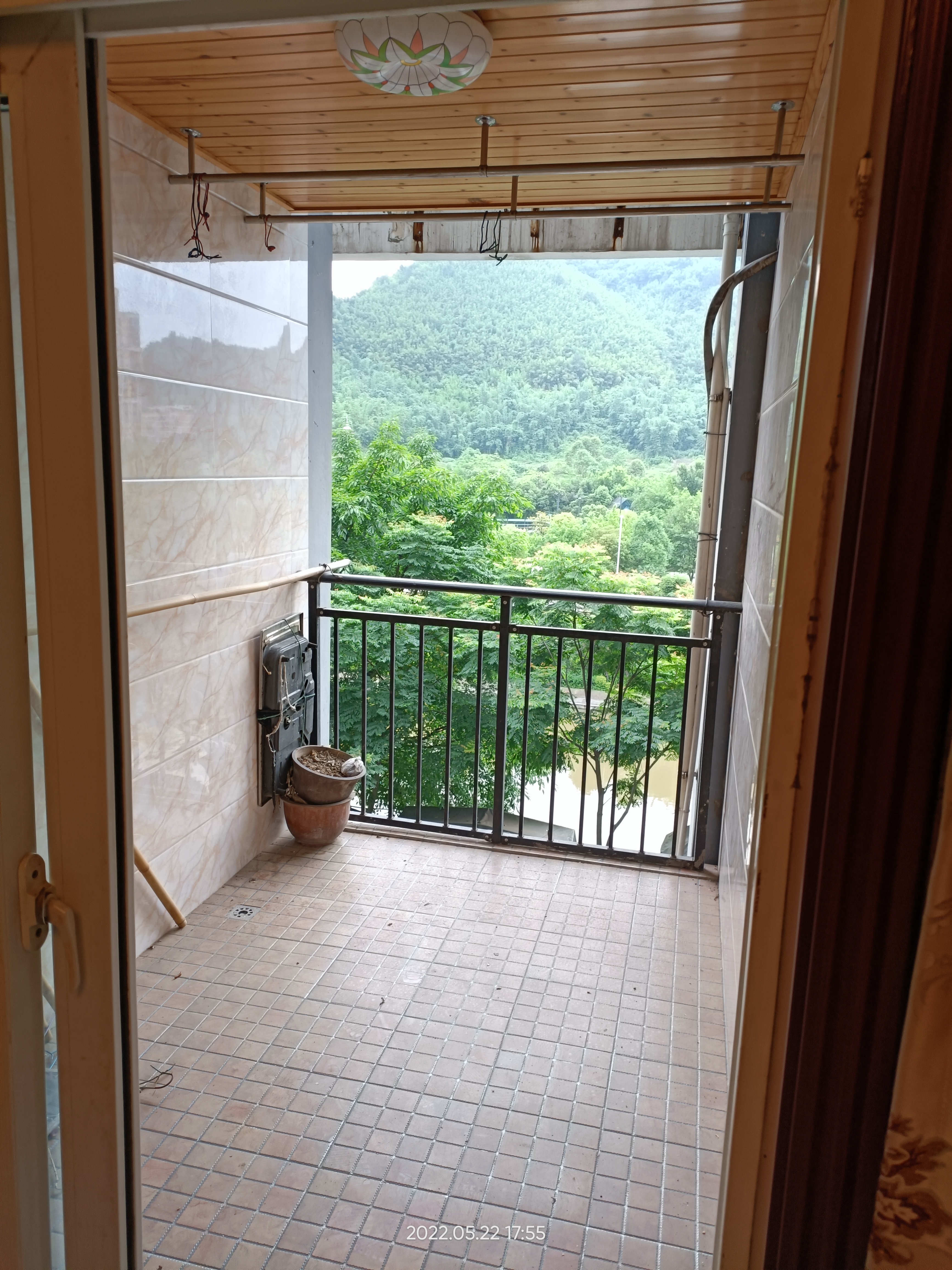 河畔盛景 随时看房·