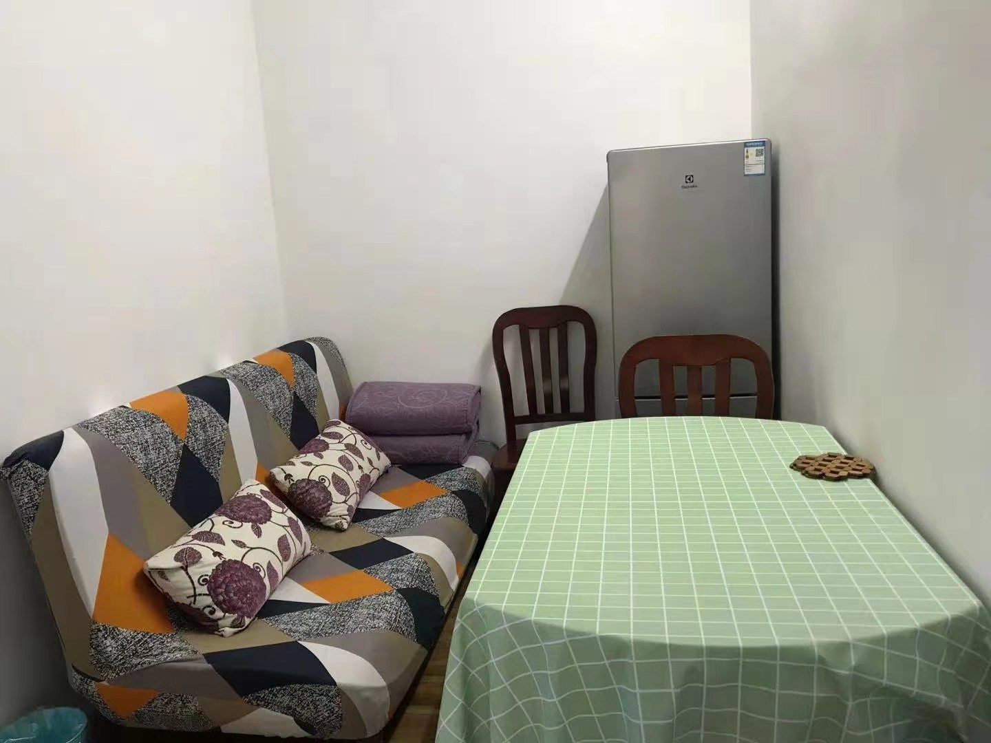 凤凰小区 2居室 1300元/月