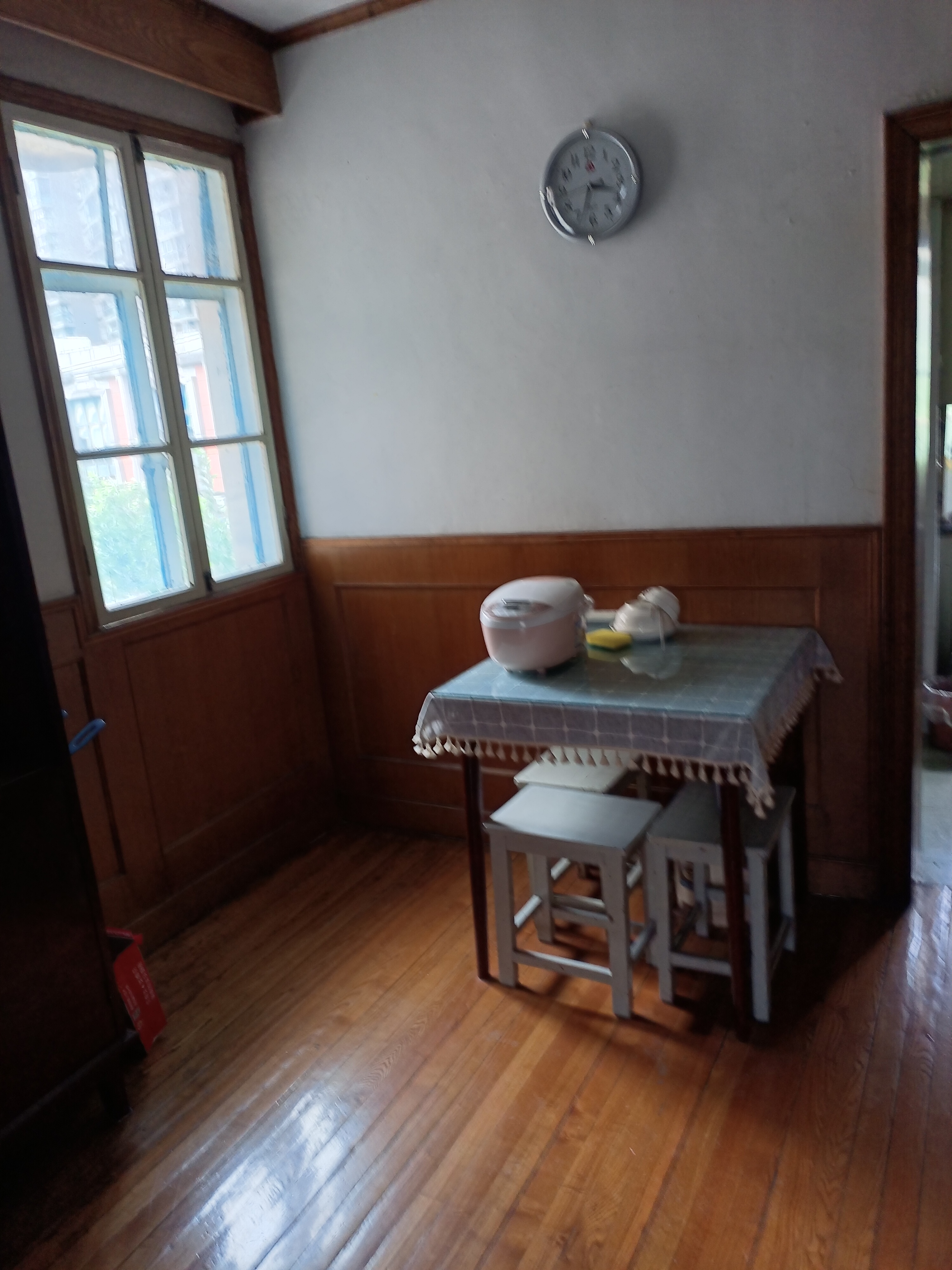 泾栖小区 3居室 2400元/月