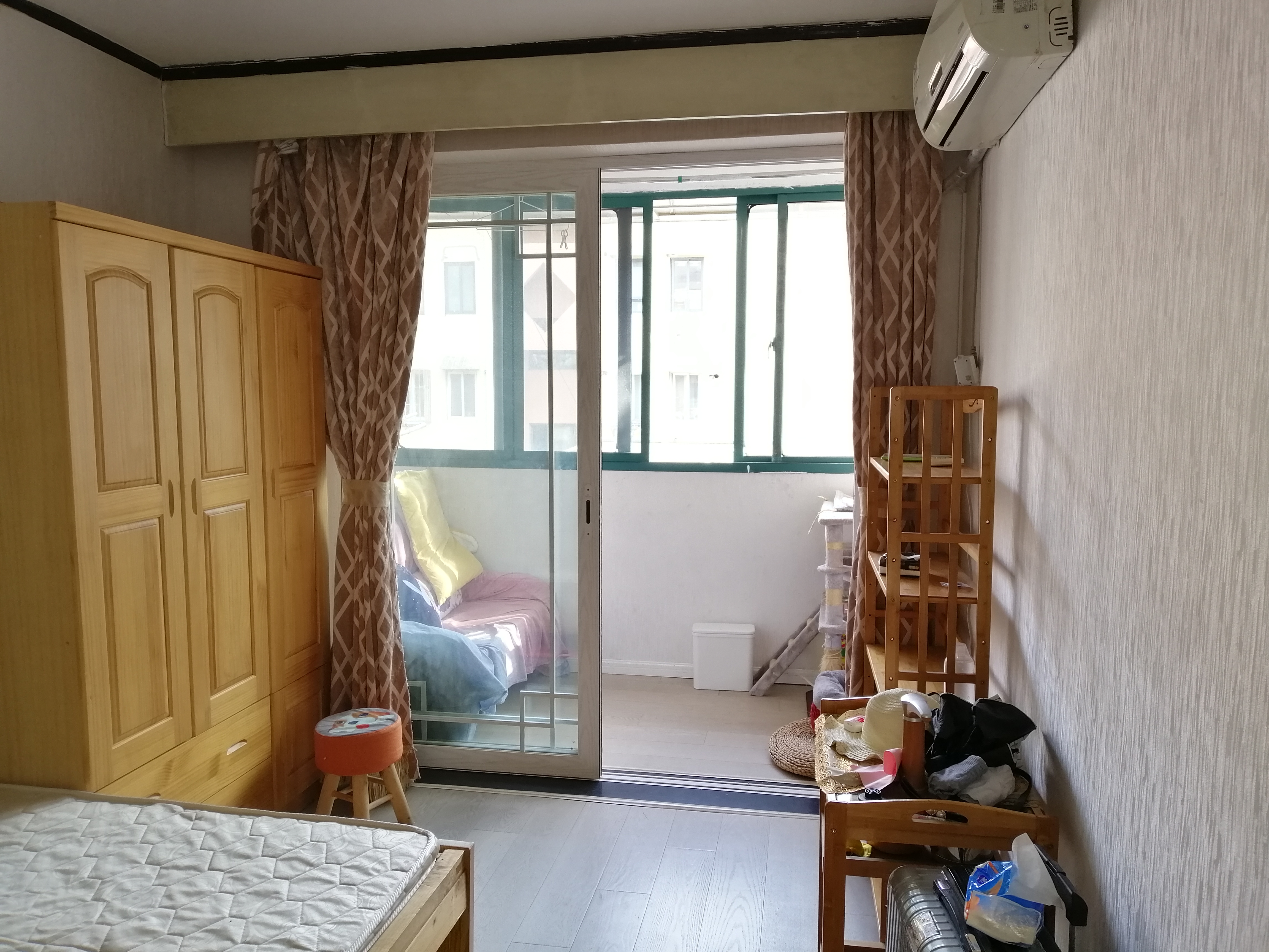 连波路228弄 3居室 7000元/月