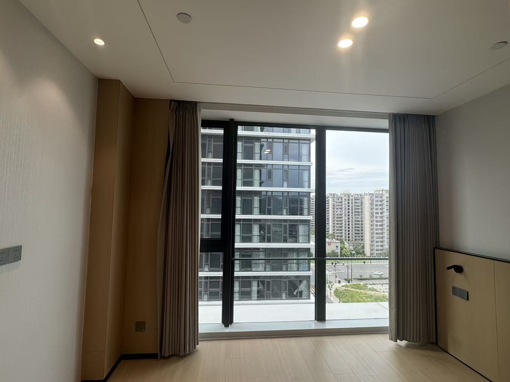 方亭路499弄 1居室 4000元/月