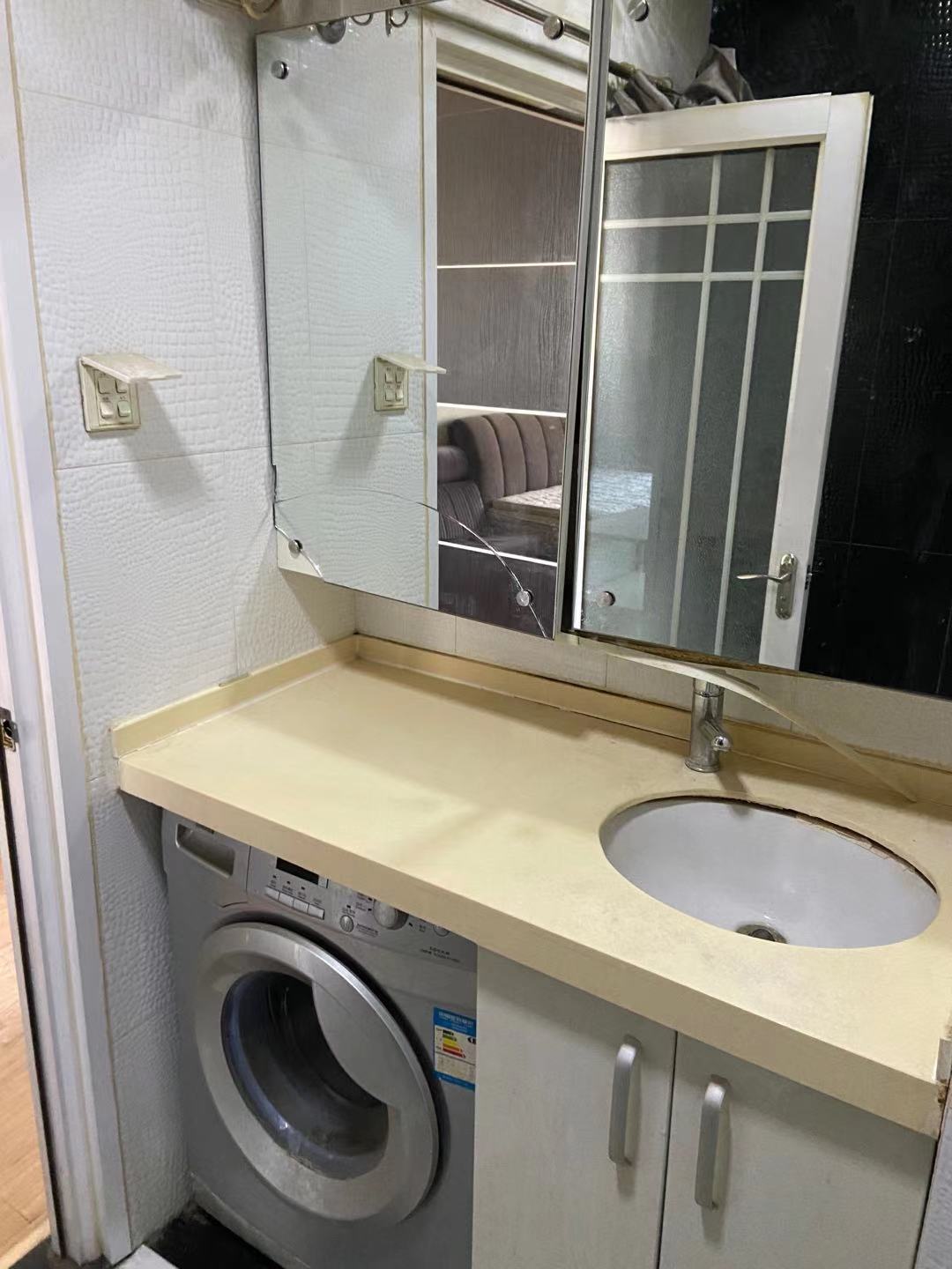 公园两栋 随时看房·