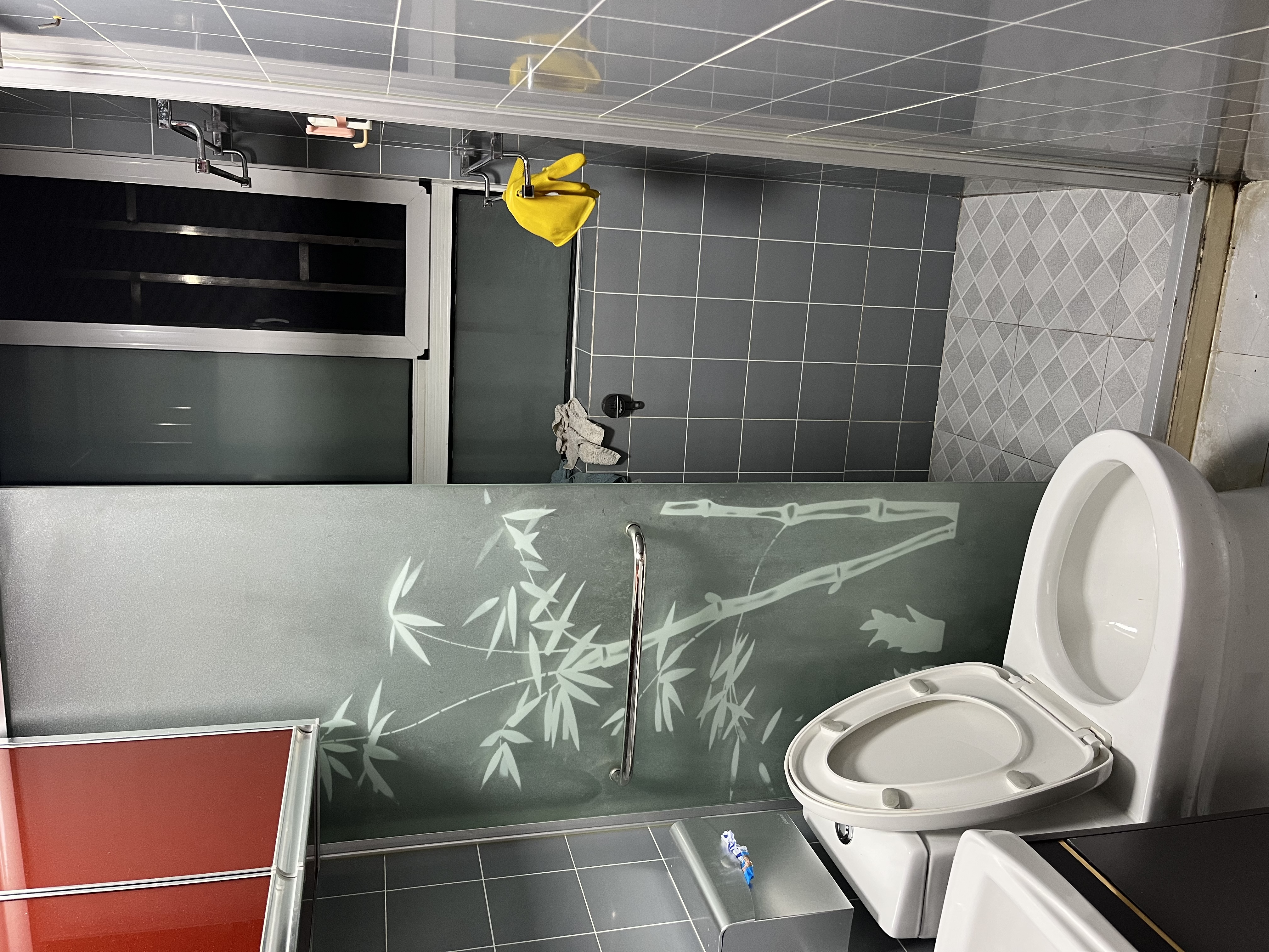 华浜新村，底楼带天井 随时看房·