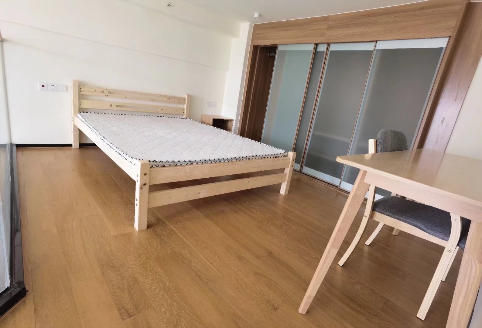 滨江左岸 随时看房·