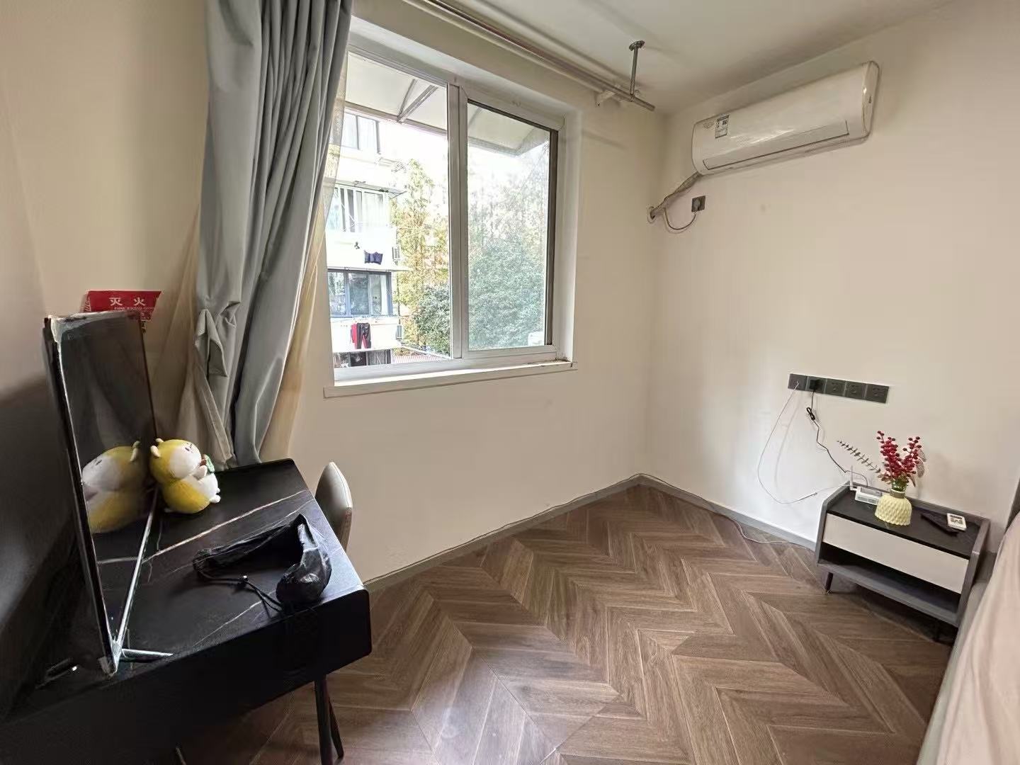 光新路129弄 随时看房·