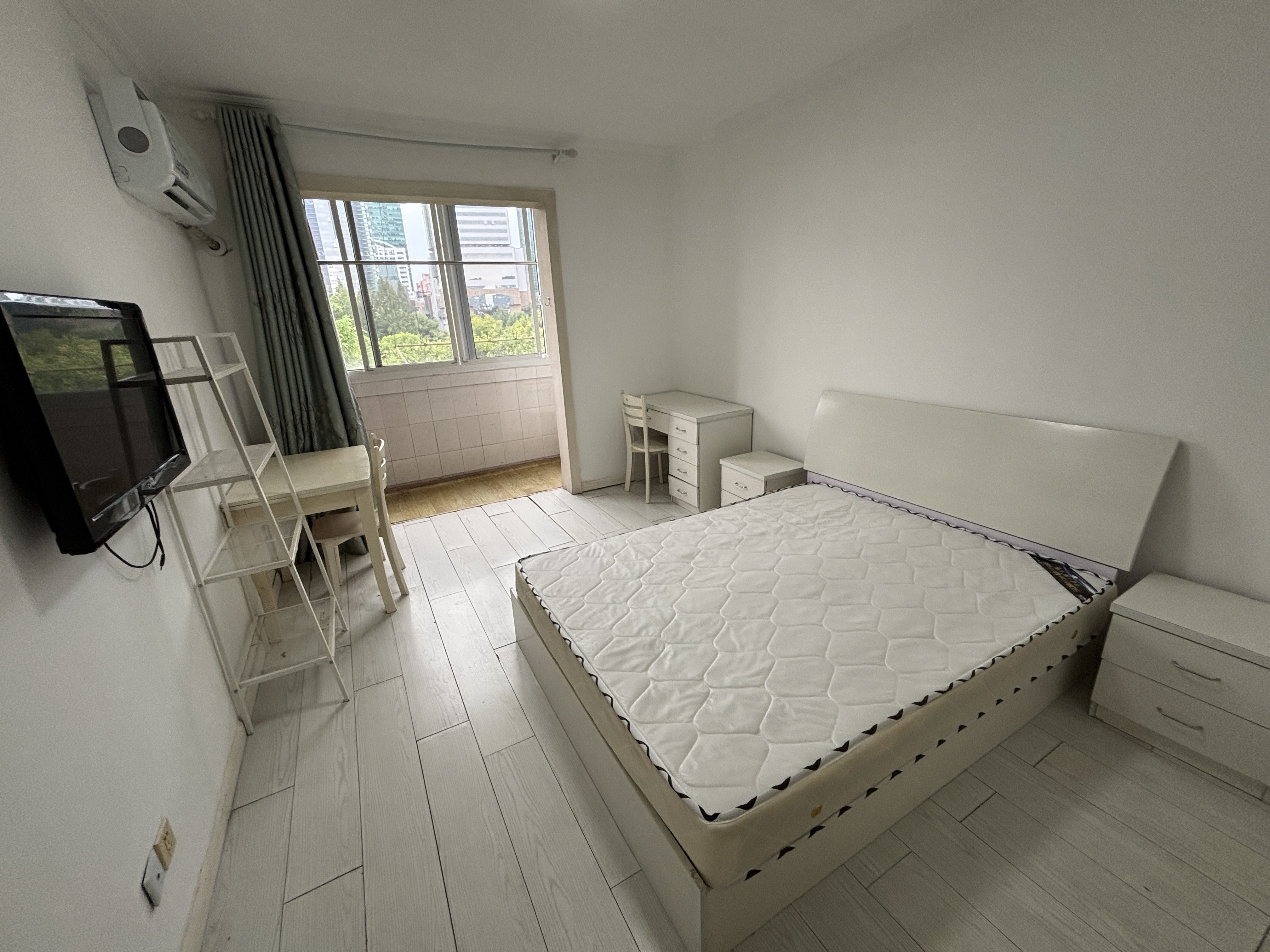 乳山二村 2居室 5000元/月