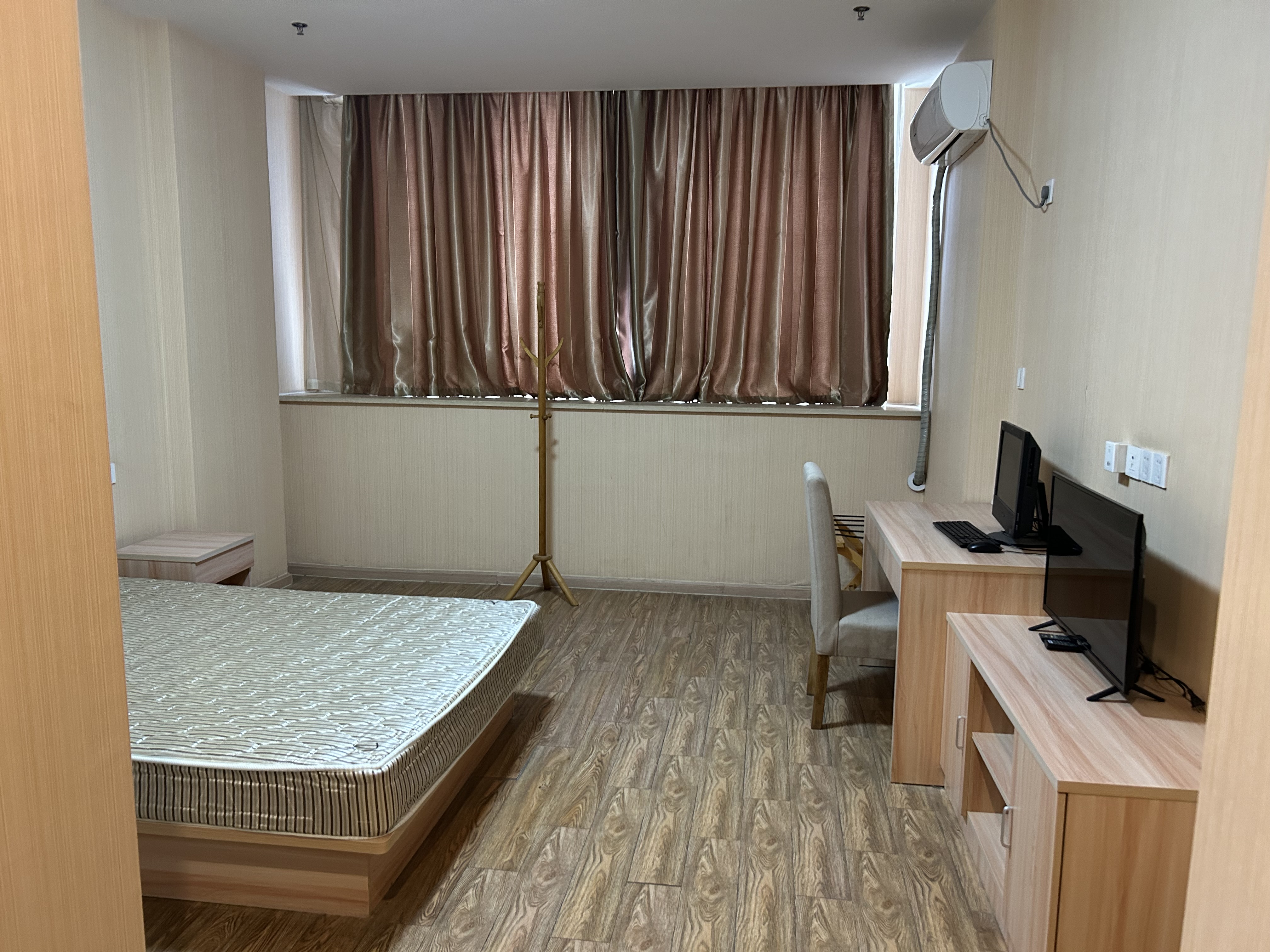 浙联大厦 1居室 800元/月