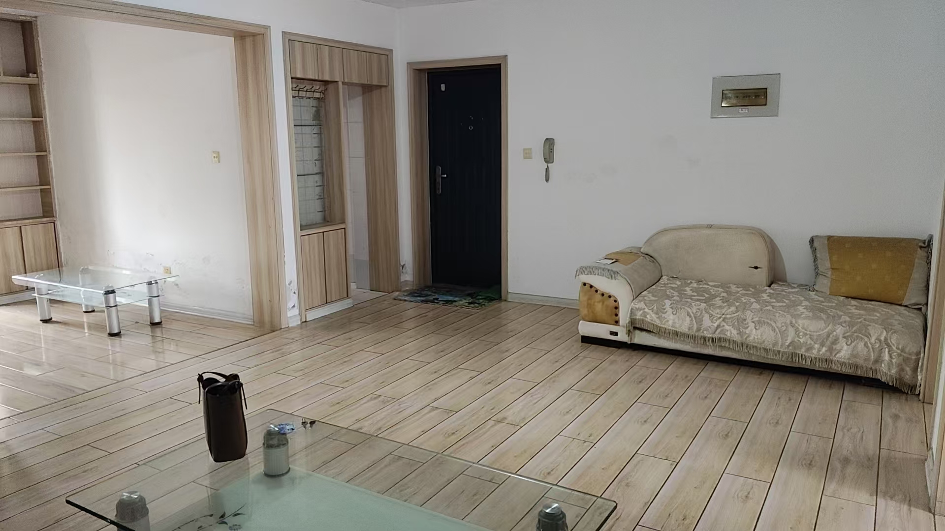 天德商贸城小区 3居室 950元/月