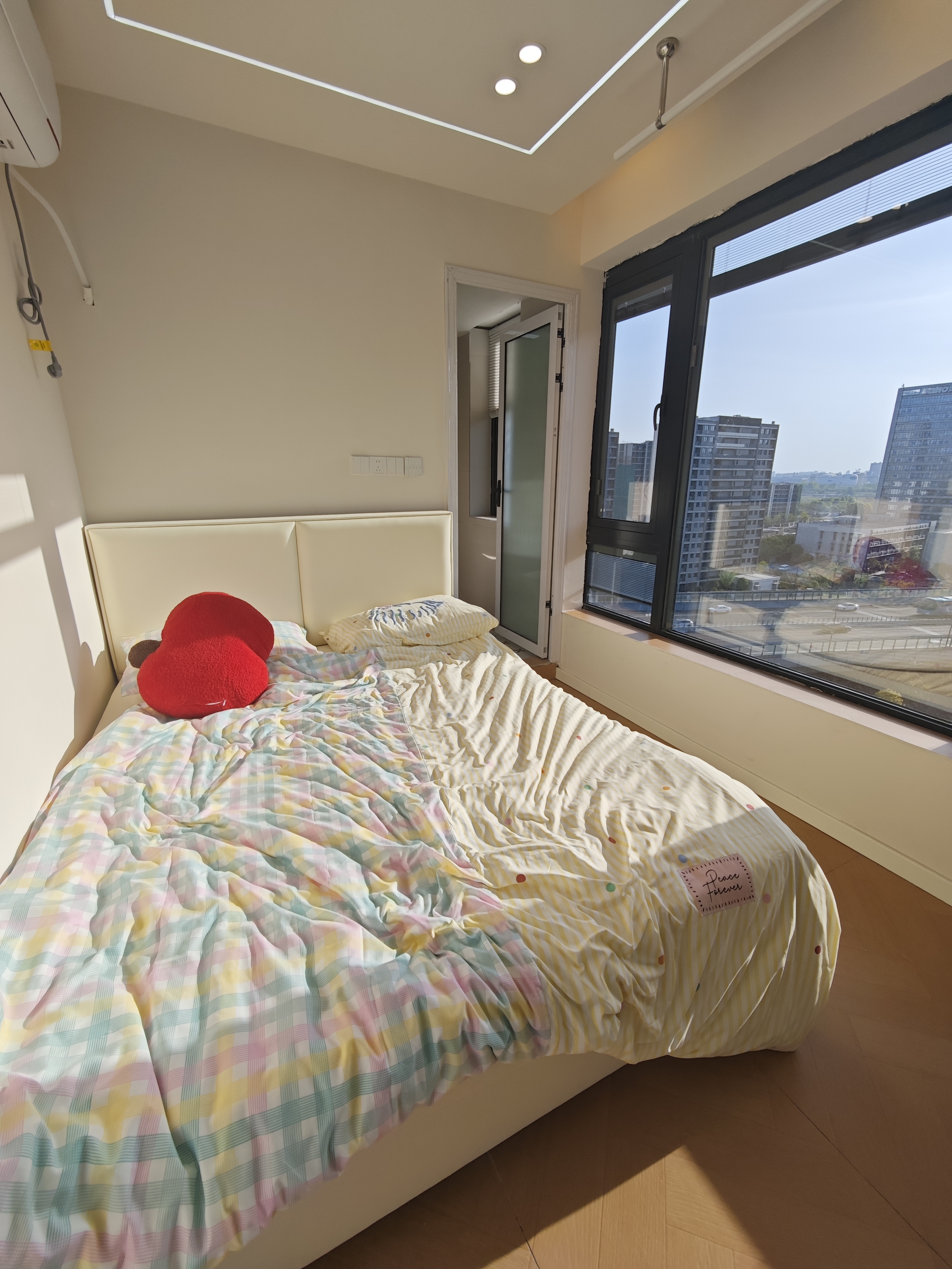 湖头陈风彩苑 1居室 2600元/月
